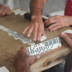 Peran domino tradisional dalam budaya lokal